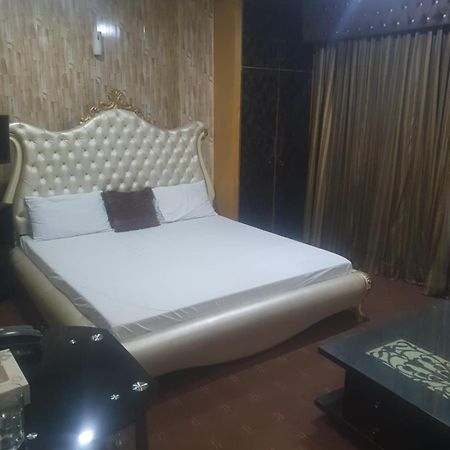 Town Guest House Toba Tek Singh Buitenkant foto