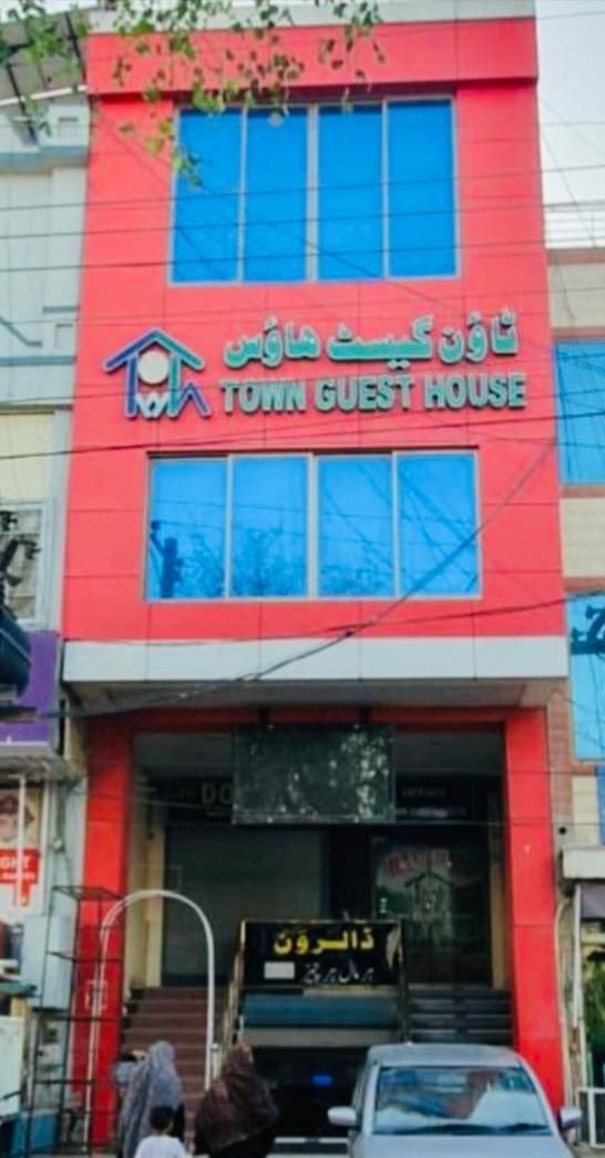 Town Guest House Toba Tek Singh Buitenkant foto
