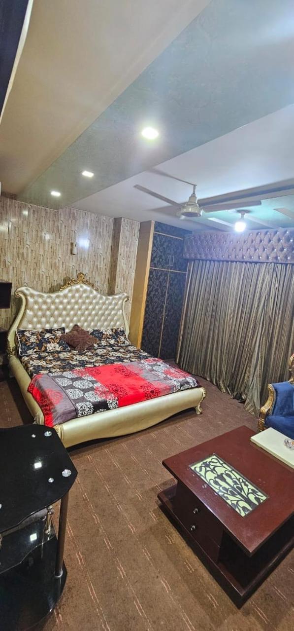 Town Guest House Toba Tek Singh Buitenkant foto